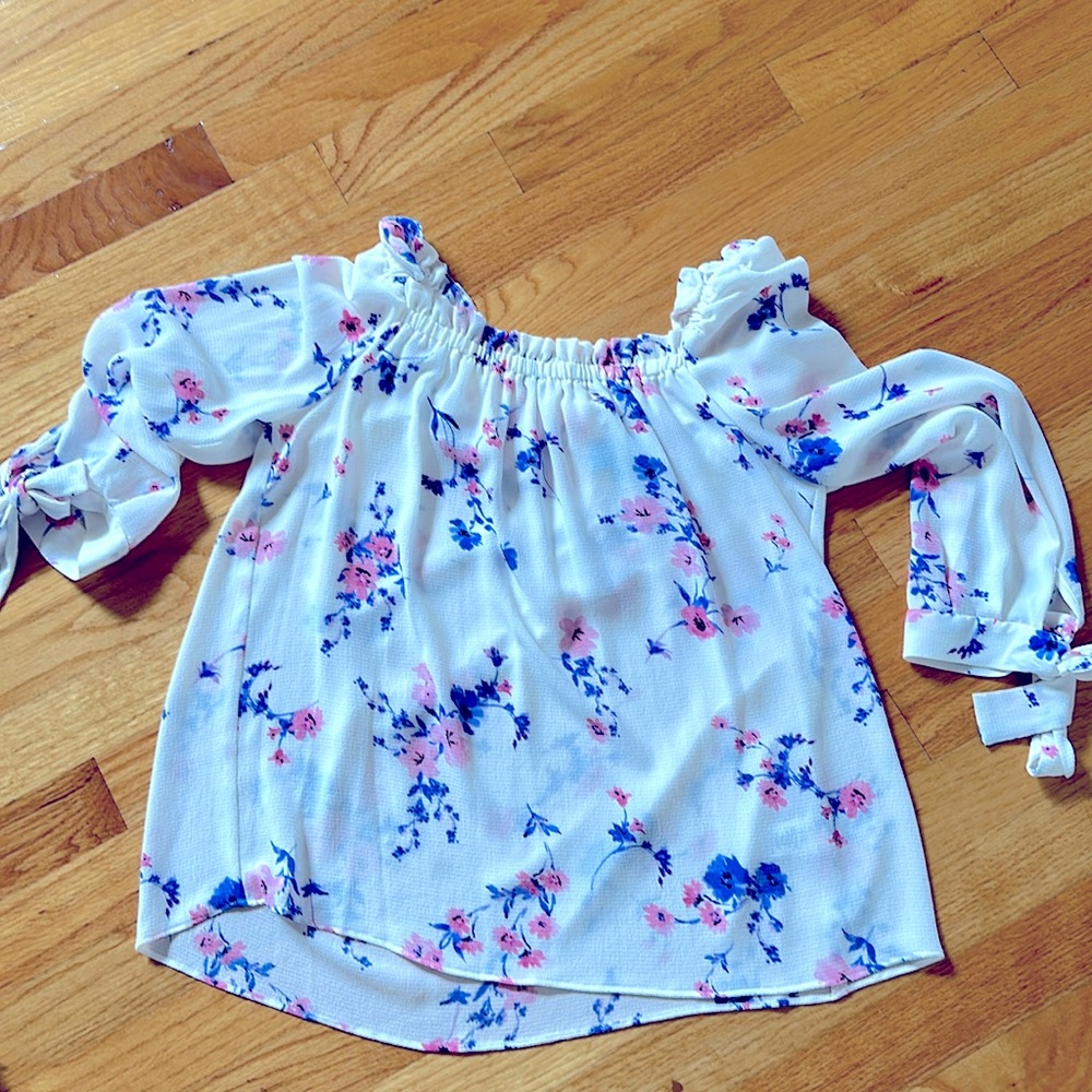 Cece floral top with bow sleeves